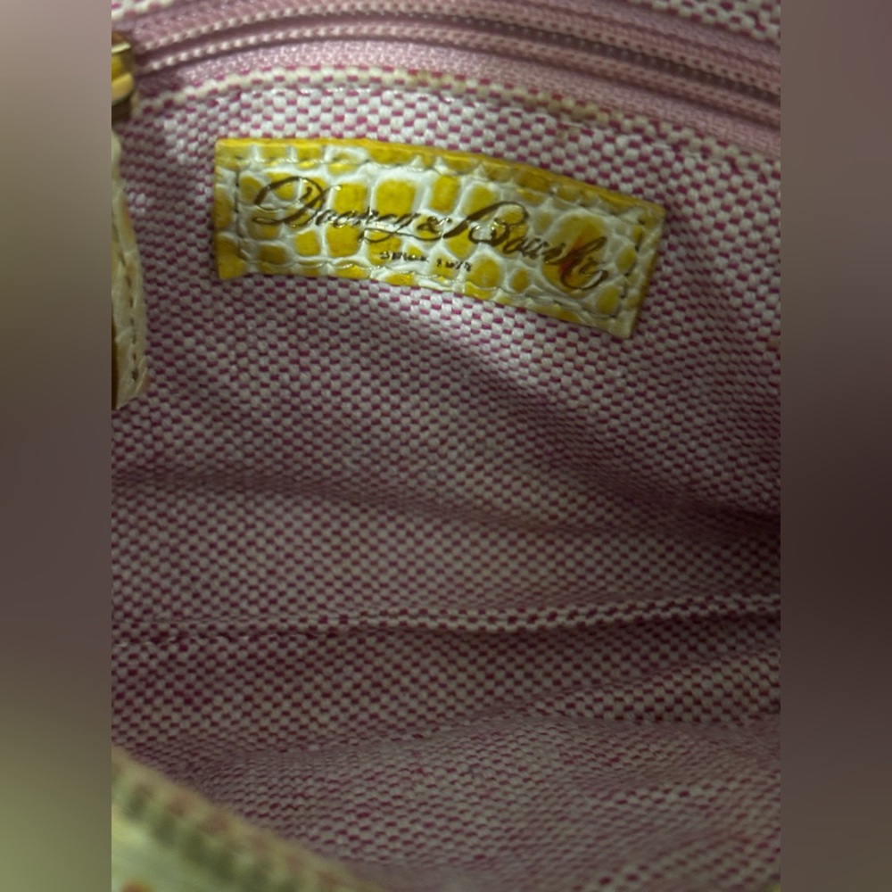 Dooney & Bourke Croc Embossed Leather Barrel Bag Purse with matching key fob - Picture 9 of 9